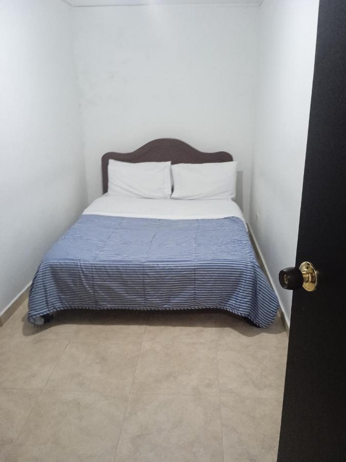 Hotel Del Parque Velez Екстериор снимка