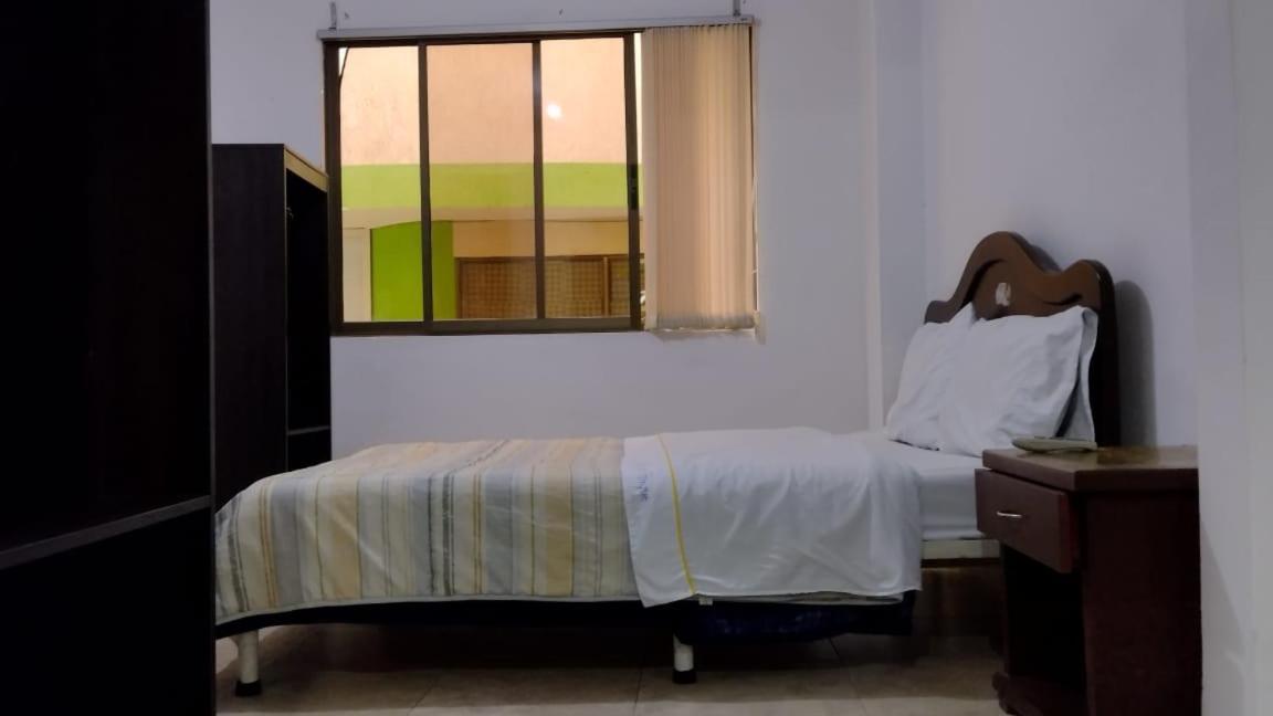 Hotel Del Parque Velez Екстериор снимка